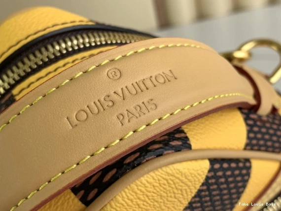 Repladies Chess Messenger-24*24*8CM LOUIS VUITTON 0708